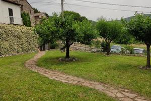 Il melo casa di paese con giardino
