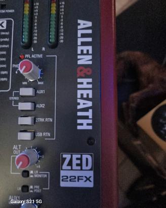 Mixer Allen&Heath Zed -22FX 