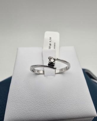 Solitario in Oro Bianco 18 Kt e Diamante Naturale
