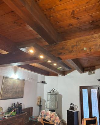 Lampada artigianale in legno massello su misura