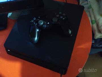 PlayStation 4 slim 