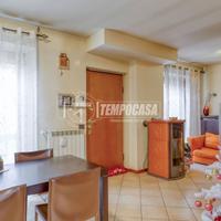 VILLA A SCHIERA IN BUONE CONDIZIONI CON BOX