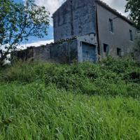 Vendita rustico con 10 ettari di terreno e 160 di