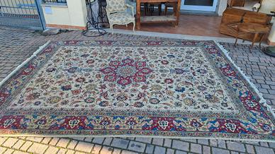 tappeto persiano verde salvia e avorio