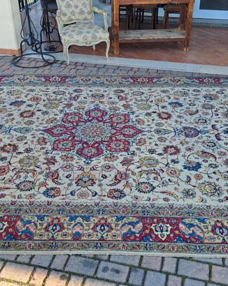 tappeto persiano verde salvia e avorio