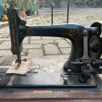 Macchina da cucire a manovella