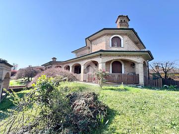 VILLA SINGOLA A VELLEZZO BELLINI