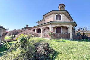 VILLA SINGOLA A VELLEZZO BELLINI