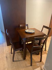 Tavolo con 4 sedie