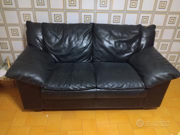 Divano in pelle marrone scuro