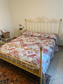 Letto matrimoniale in ferro con baldacchino