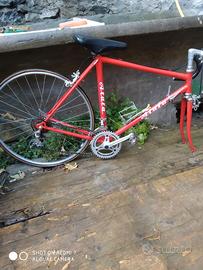 Piccola bicicletta da corsa