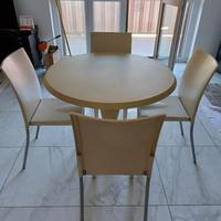 tavolo e sedie Kartell