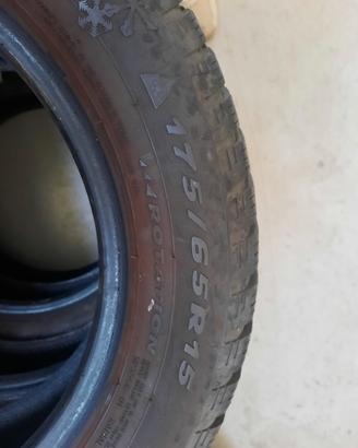 4 Gomme invernali  GT Radial  175 65 R15 