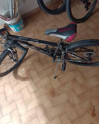 bici 24 cambio Shimano 18 rapporti con ammortizzat
