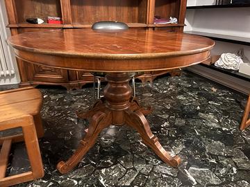 Tavolo rotondo in legno vintage