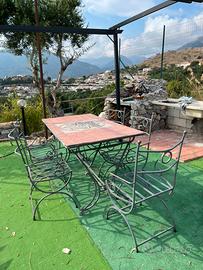 Tavolo da esterno in ferro battuto