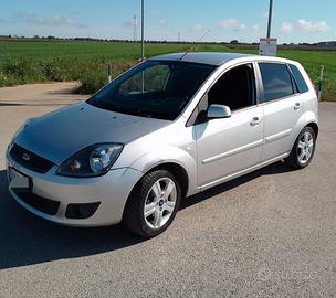 Ford FIESTA TDCI 1.4 GANCIO TRAINO