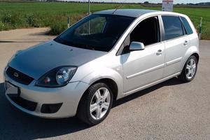 Ford FIESTA TDCI 1.4 GANCIO TRAINO