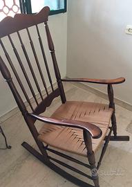 Sedia a dondolo d'epoca in legno