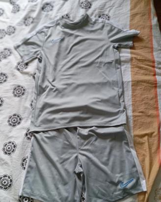 completo Nike da calcio dry fit 