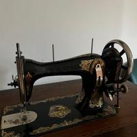 Macchina da cucire antica