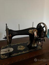 Macchina da cucire antica