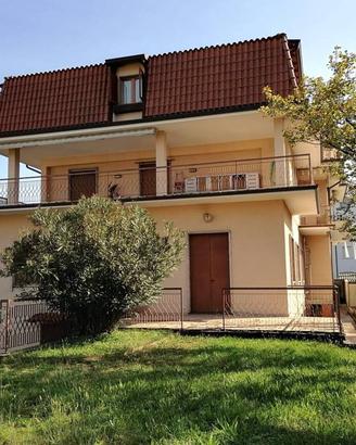 Casa indipendente di 1098 m² con più di 5 locali e
