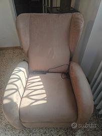 poltrona reclinabile elettricamente per anziani