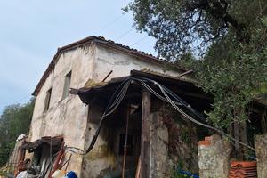 Casolare da ristrutturare zona nievole