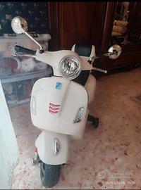 Vespa Peg Perego con rotelle