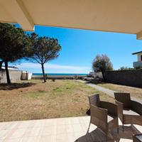 Villa sul mare i delfini piano terra