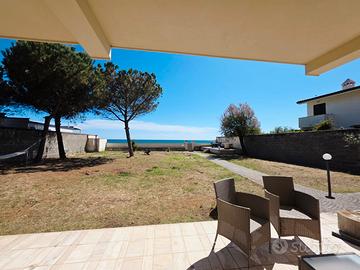 Villa sul mare i delfini piano terra