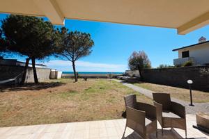 Villa sul mare i delfini piano terra