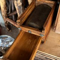 Grattugia rustica d’epoca, con cassetto