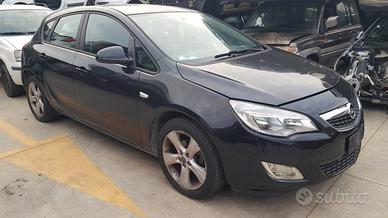 Opel  Astra J 1.4cc benzina anno 2013 X ricambi