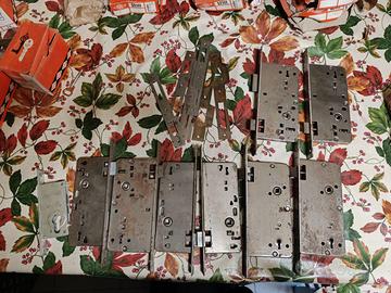 Lotto di 9 serrature per cancello/garage