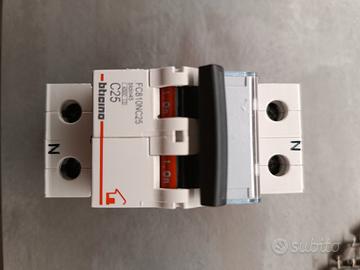 Interruttore magnetotermico