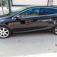 VOLVO V40 D2 1.6 R-DESIGN MOMENTUM