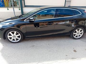 VOLVO V40 D2 1.6 R-DESIGN MOMENTUM