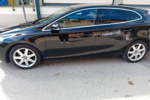 VOLVO V40 D2 1.6 R-DESIGN MOMENTUM