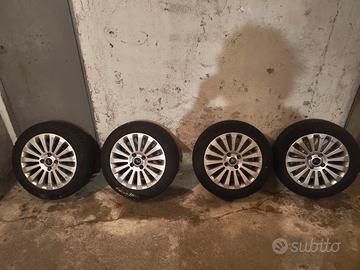 Pneumatici Pirelli 195-55-R16 con cerchi Ford