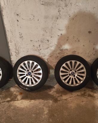 Pneumatici Pirelli 195-55-R16 con cerchi Ford