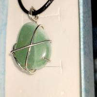 Elegante collana con pietra avventurina verde 