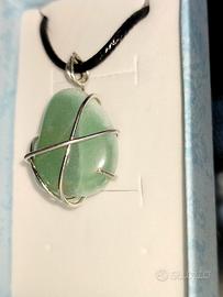 Elegante collana con pietra avventurina verde 