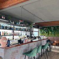 Attività di ristorante e cocktail bar