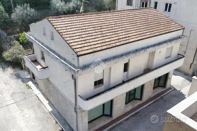 COMPLESSO A ROSETO DEGLI ABRUZZI