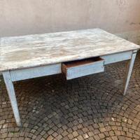 Tavolo in legno stile vintage