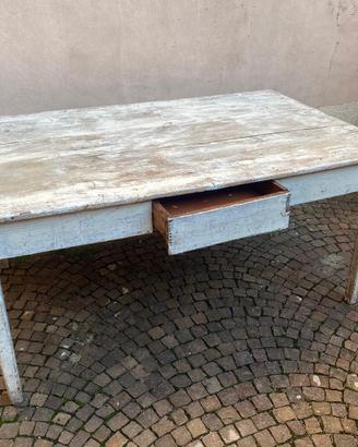 Tavolo in legno stile vintage