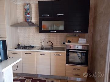 Cucina completa di elettrodomestici